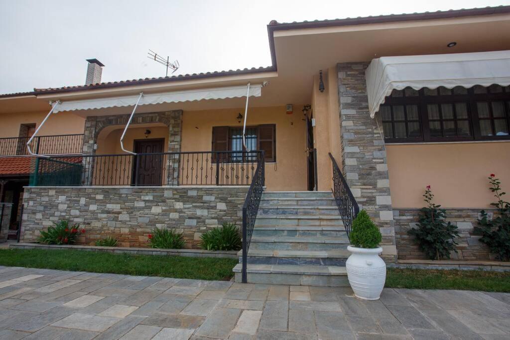 Βίλα Για Όλες Τις Εποχές Του Χρόνου Kozani Bagian luar foto