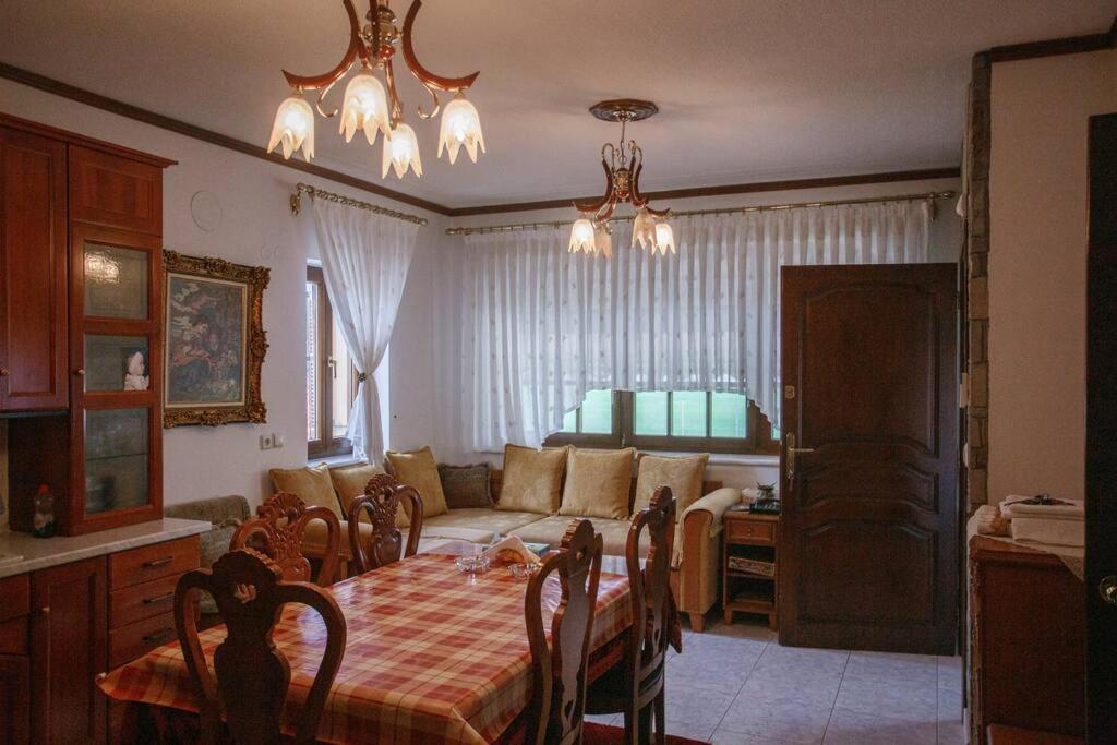 Βίλα Για Όλες Τις Εποχές Του Χρόνου Kozani Bagian luar foto