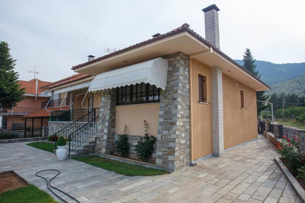 Βίλα Για Όλες Τις Εποχές Του Χρόνου Kozani Bagian luar foto